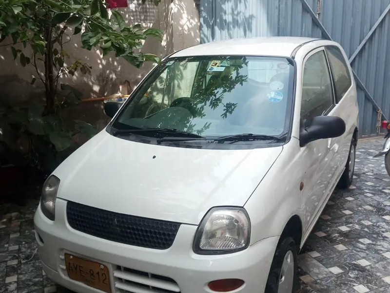 Mitsubishi Minica 2012