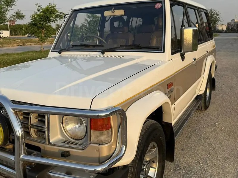 Mitsubishi Pajero 1990
