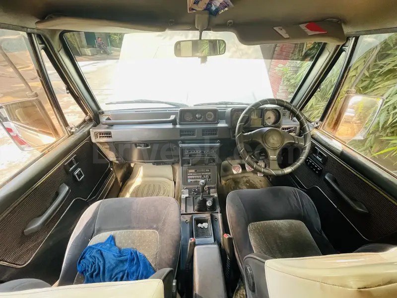 Mitsubishi Pajero 1990
