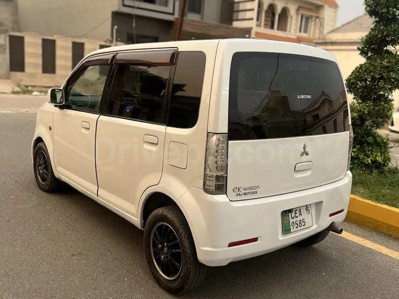 Mitsubishi Ek Wagon 2015
