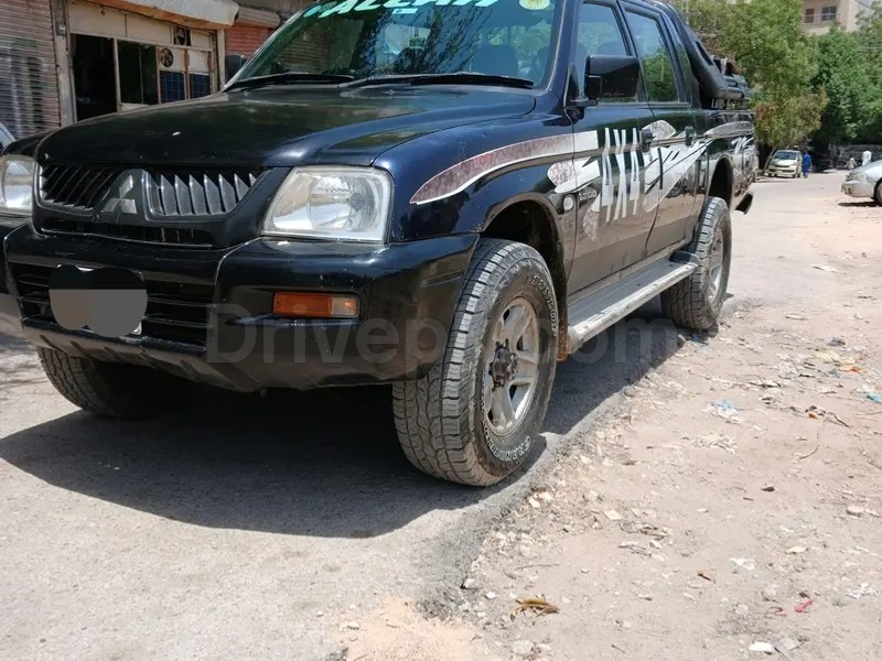 Mitsubishi L200 2005