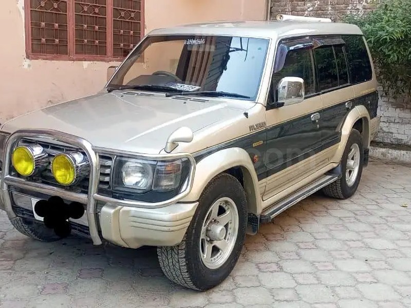 Mitsubishi Pajero 1992