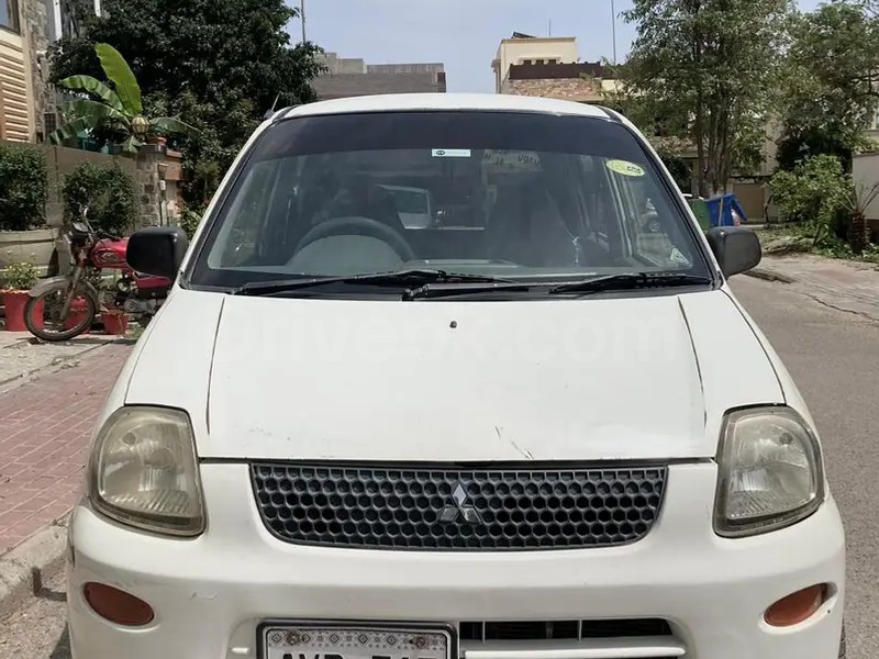 Mitsubishi Minica 2012