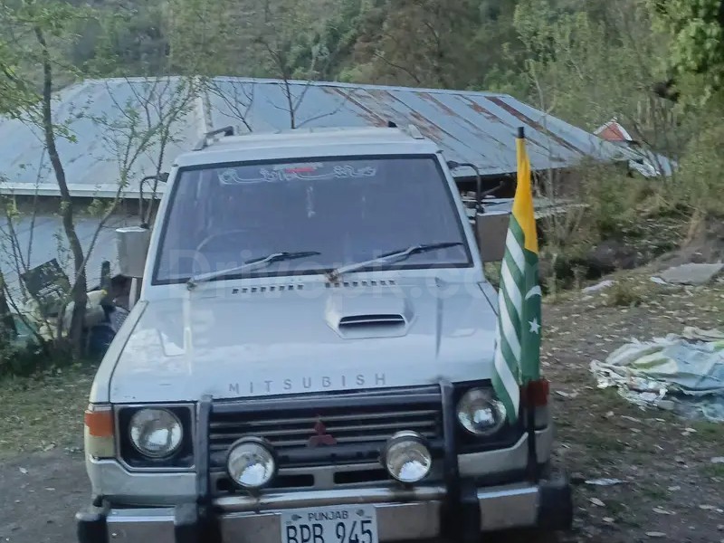 Mitsubishi Pajero 1987
