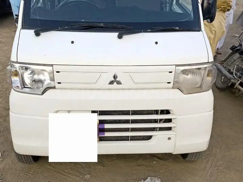 Mitsubishi Minicab Bravo 2013