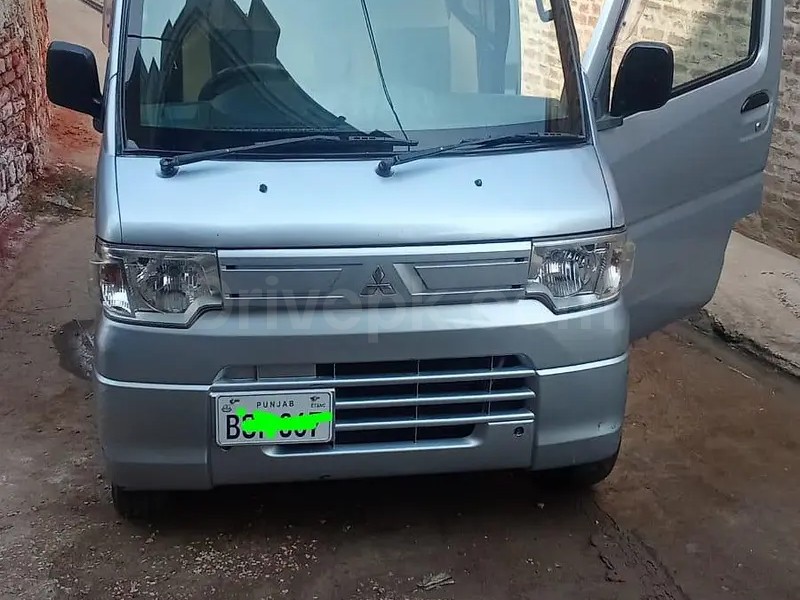 Mitsubishi Minicab Bravo 2012