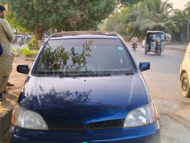 Toyota Platz 2000