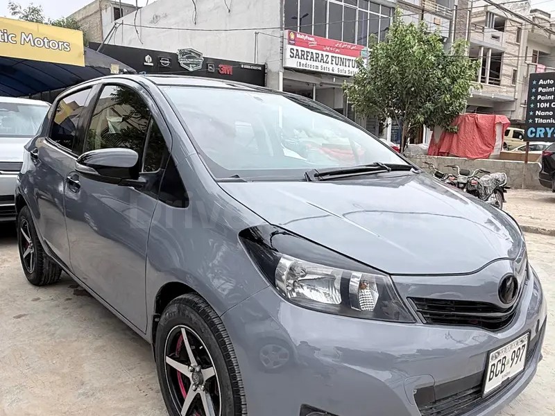 Toyota Vitz 2011