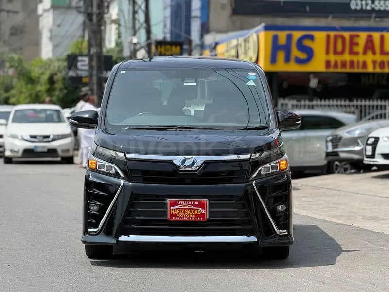 Toyota Voxy 2018