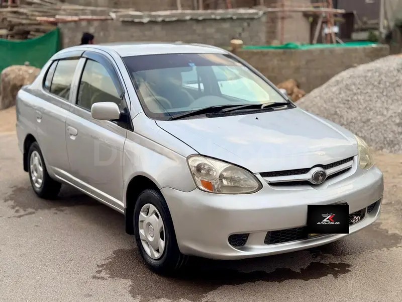 Toyota Platz 2003