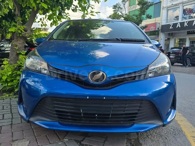 Toyota Vitz 2015