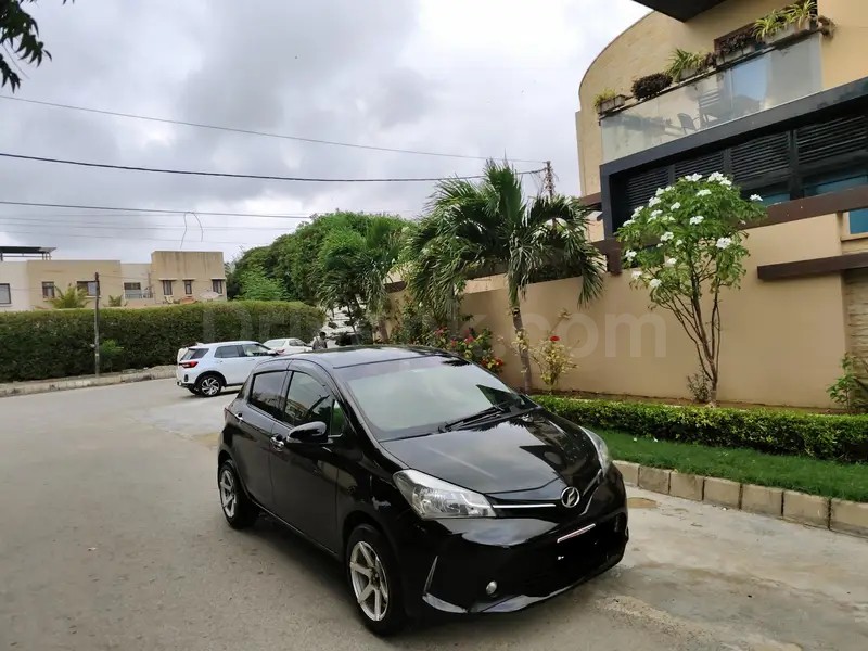 Toyota Vitz 2015