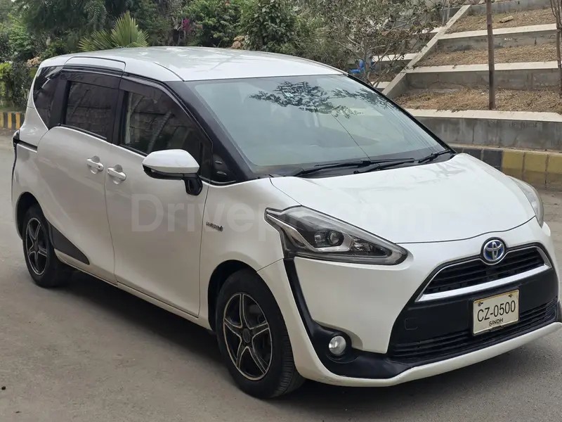 Toyota Sienta 2015