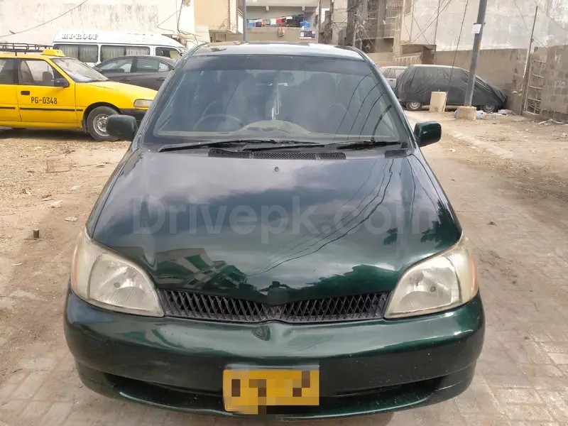 Toyota Platz 2002