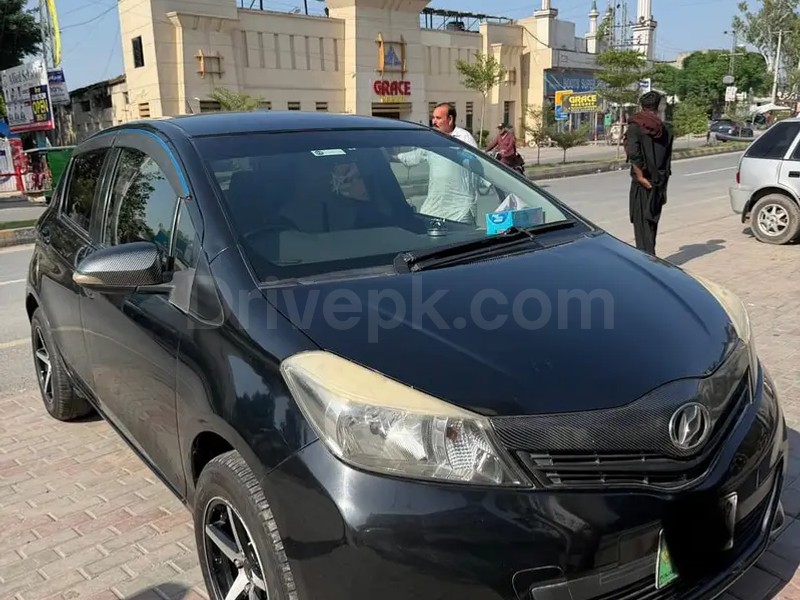 Toyota Vitz 2013