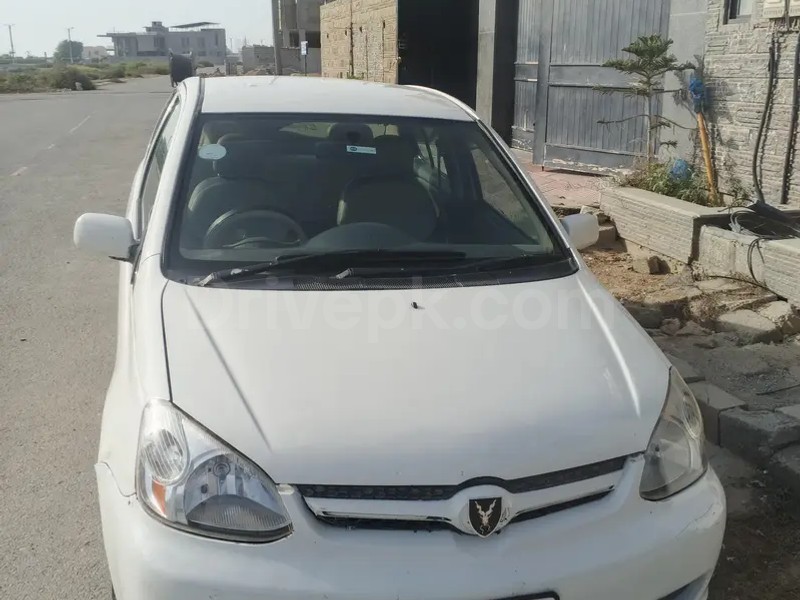 Toyota Platz 2003