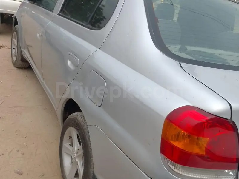 Toyota Platz 2005