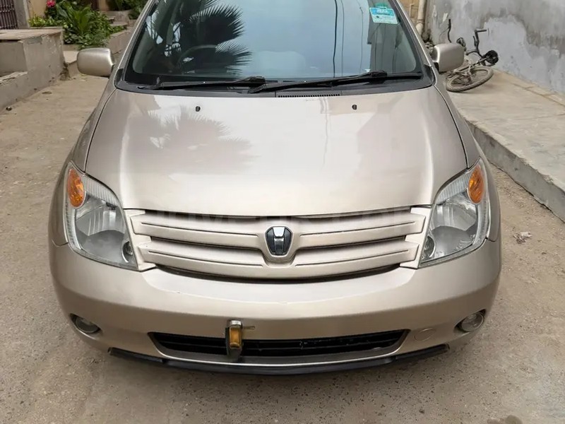 Toyota IST 2006