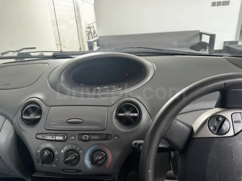 Toyota Vitz 2006
