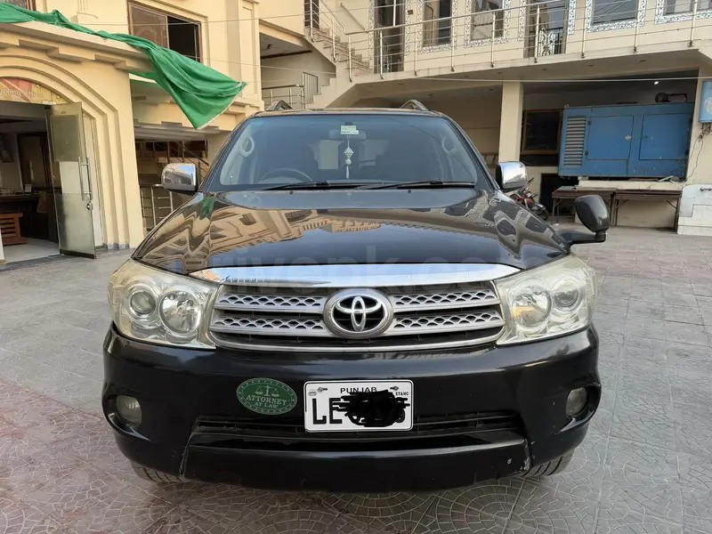 Toyota Fortuner V 2011
