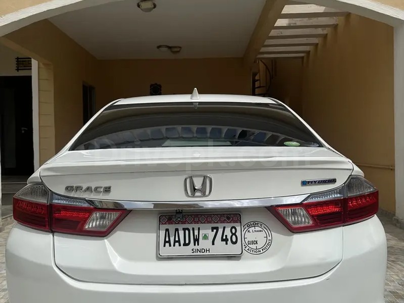 Honda Grace Hybrid 2015