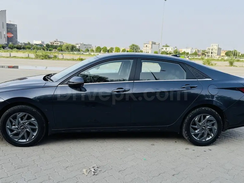 Hyundai Elantra 2025