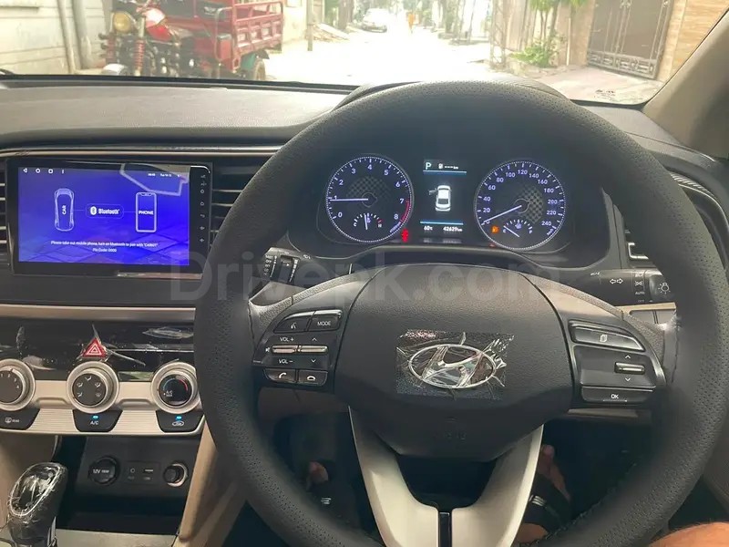 Hyundai Elantra 2022
