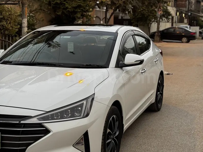 Hyundai Elantra 2022