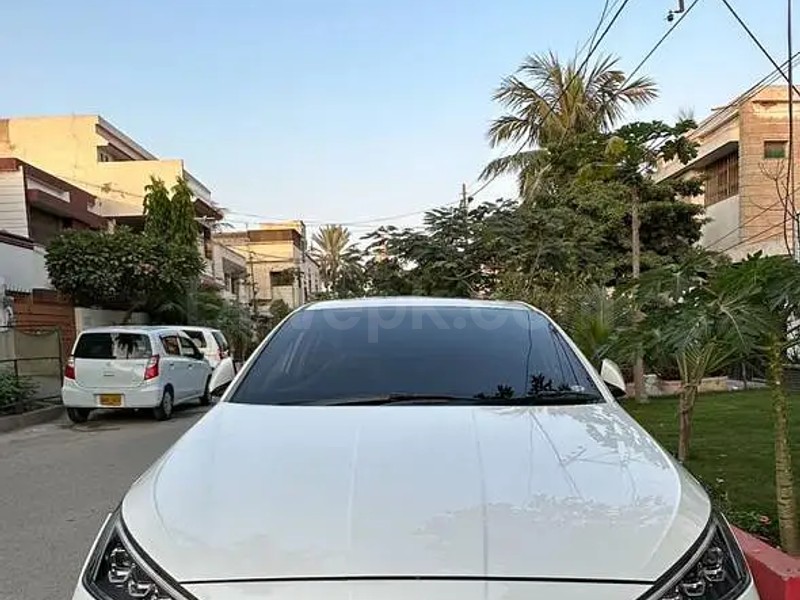 Hyundai Elantra 2022