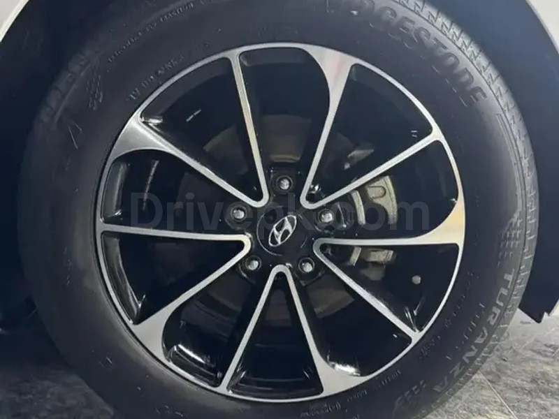 Hyundai Elantra 2024
