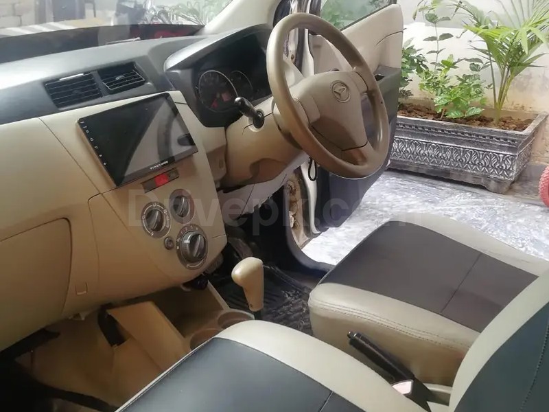 Daihatsu Mira 2011
