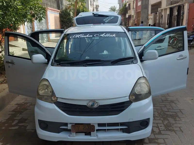 Daihatsu Mira 2011