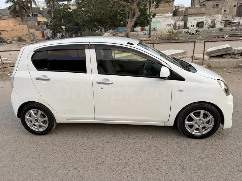 Daihatsu Mira 2013