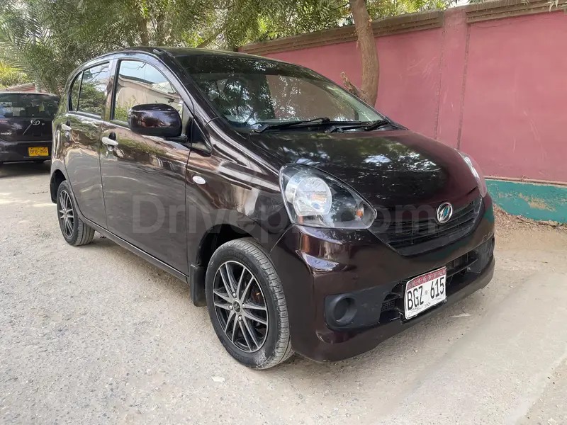 Daihatsu Mira 2011