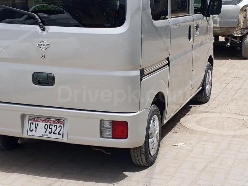 Nissan Clipper 2015