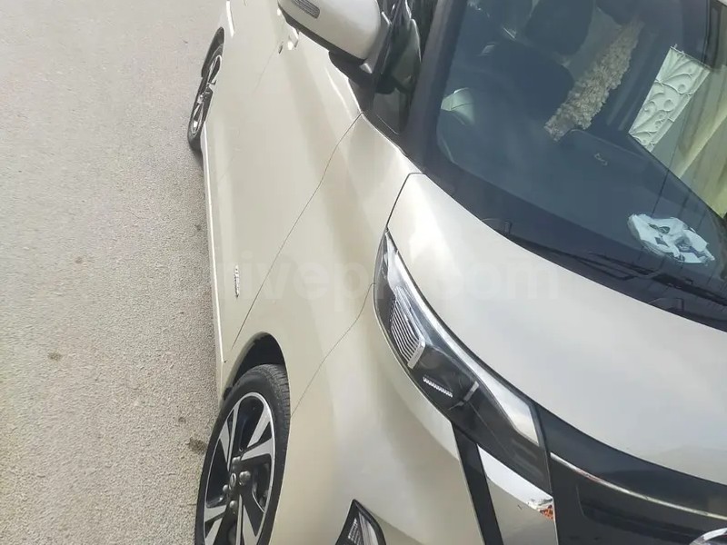 Nissan Roox 2022