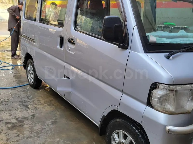 Nissan Clipper 2013