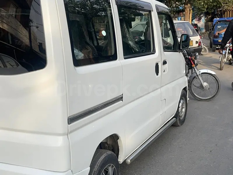 Nissan Clipper 2012