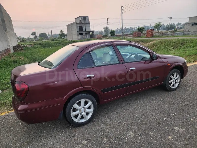 Nissan Sunny 2005