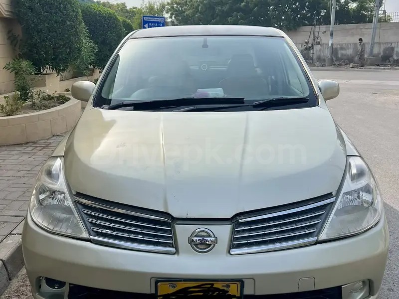 Nissan Tiida 2013