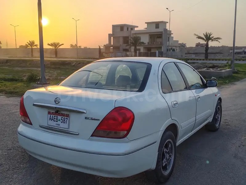 Nissan Sunny 2005