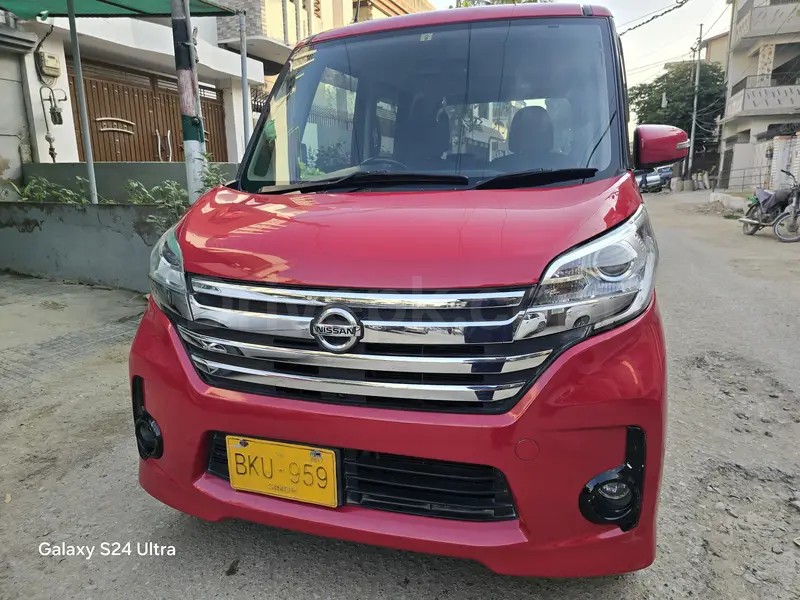 Nissan Roox 2014