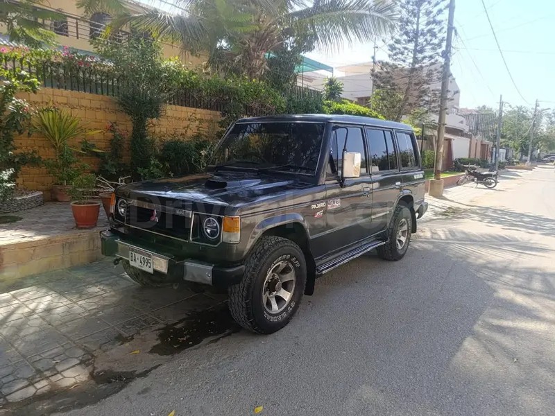Mitsubishi Pajero 1988