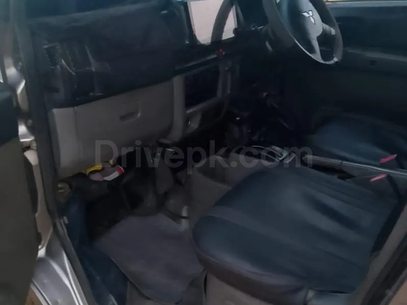 Mitsubishi Minicab Bravo 2012