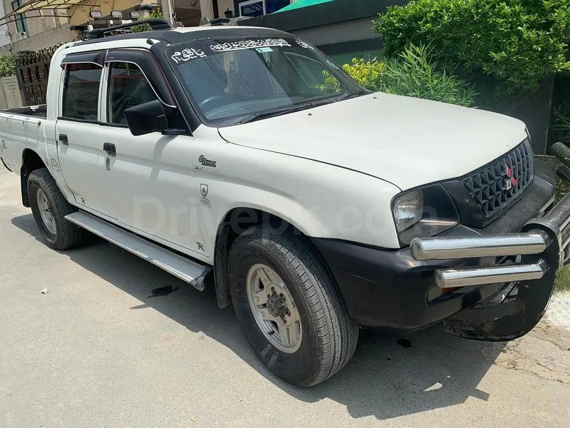 Mitsubishi L200 2003