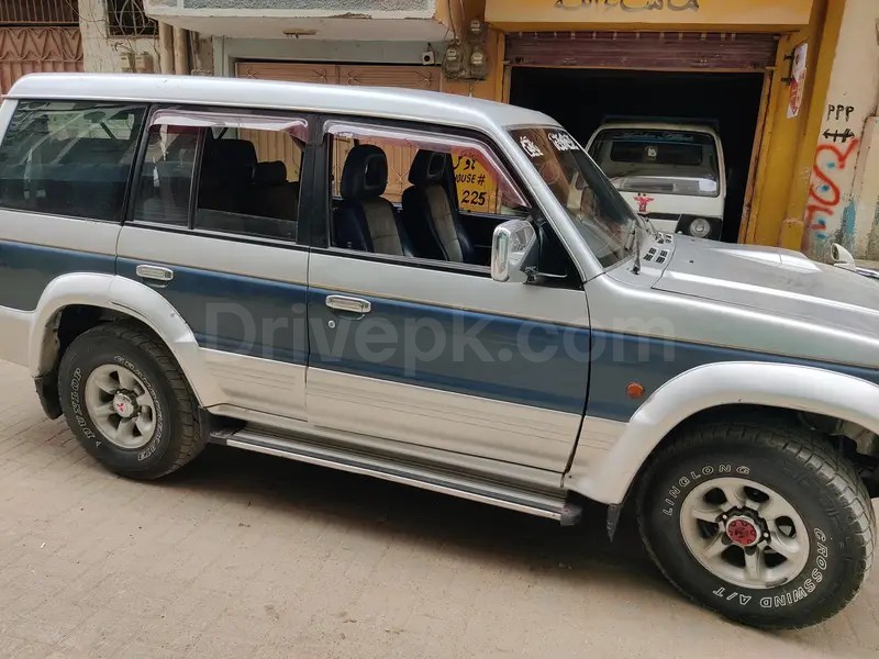 Mitsubishi Pajero 1992