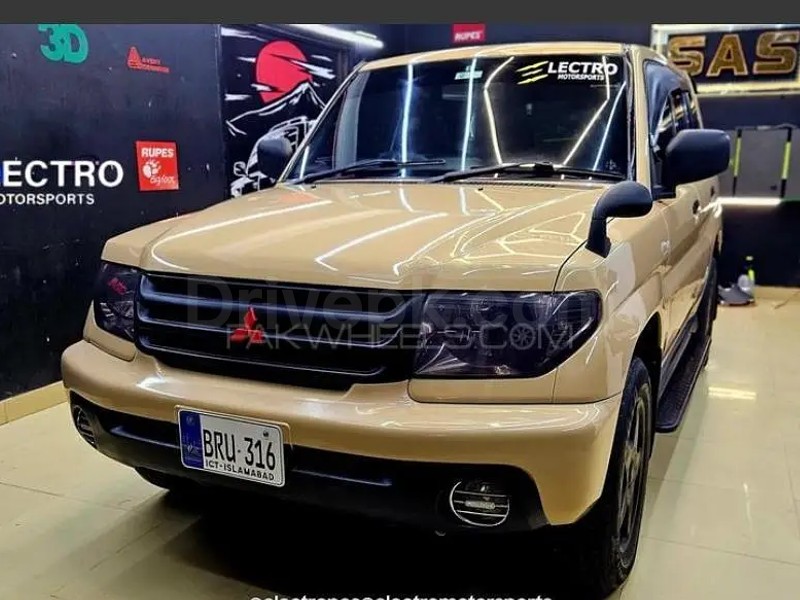 Mitsubishi Pajero 2016