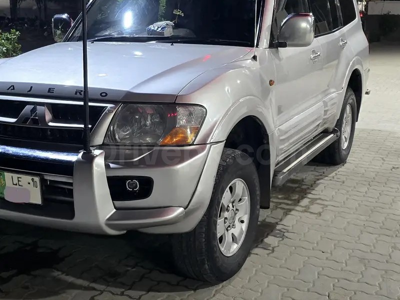Mitsubishi Pajero 2001
