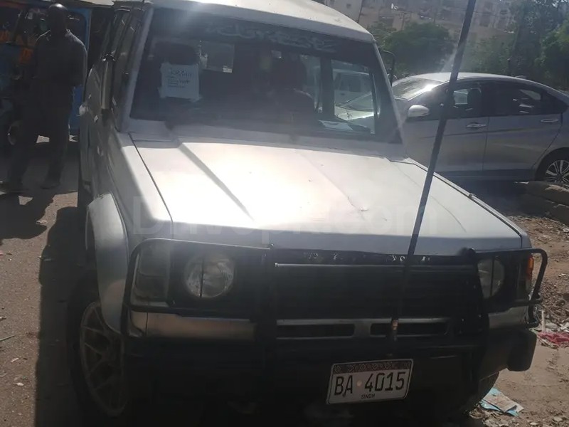 Mitsubishi Pajero 1987