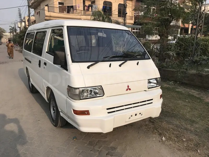 Mitsubishi L300 2002